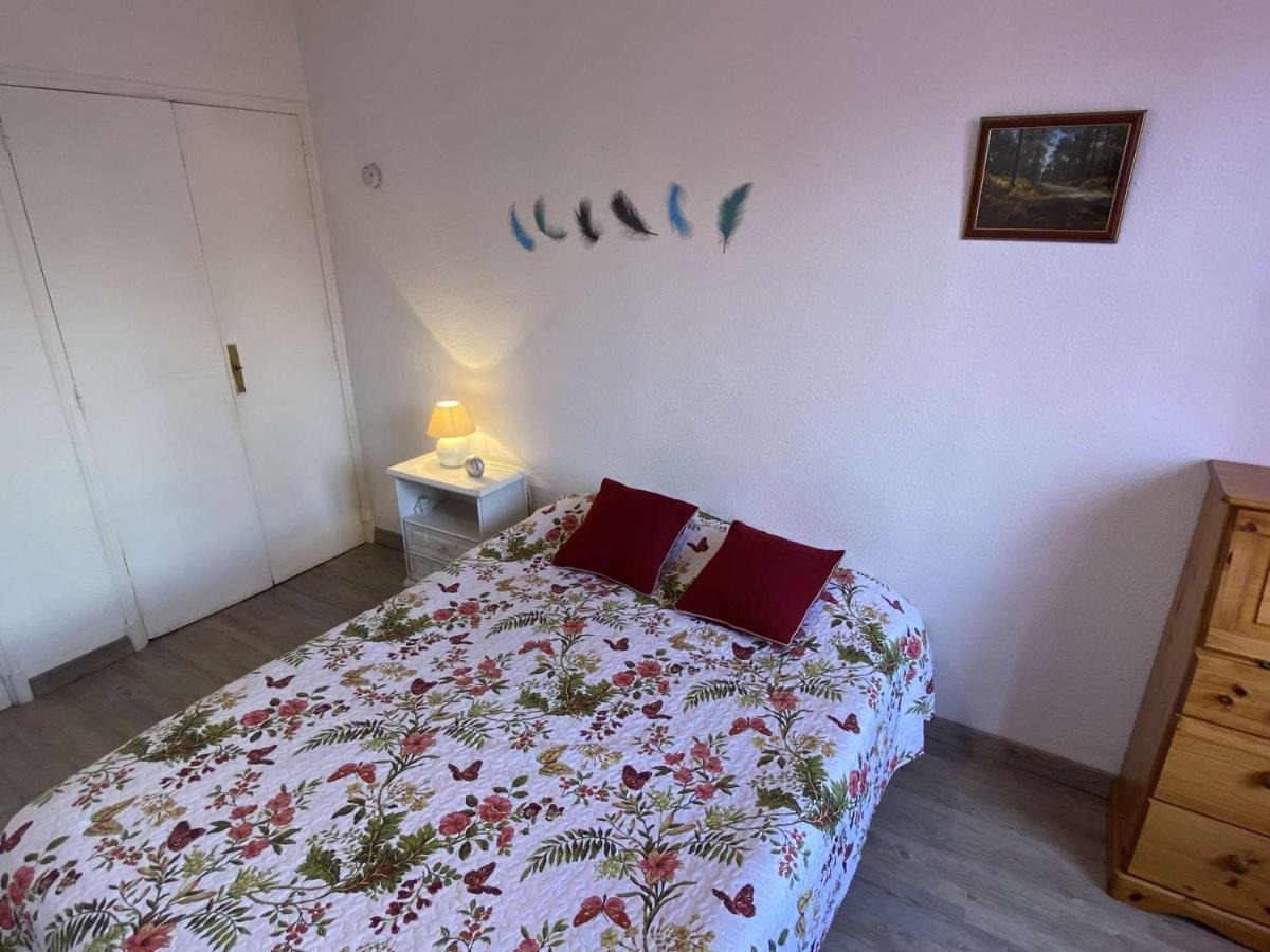 3 Pieces, 6 Couchages, Parking, Proche Et Commerces, - Fr-1-226a-152 * Frejus